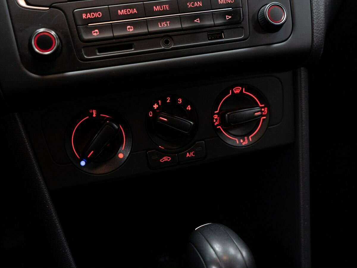 Б/У Фольксваген Поло 2017 года. Фото: #9