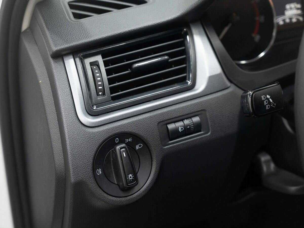 Б/У Шкода Рапид 2017 года. Фото: #15