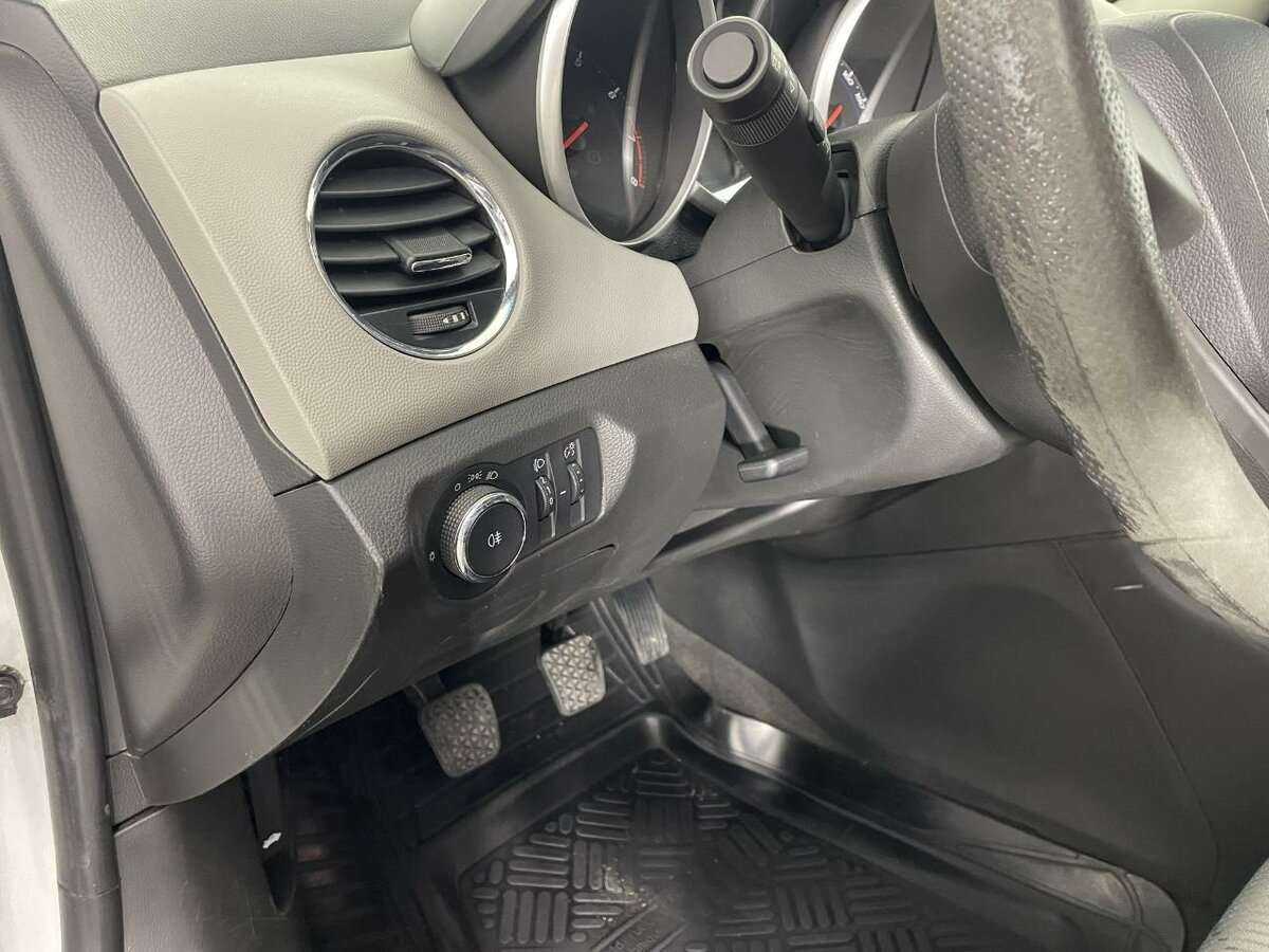 Б/У Шевроле Круз 2014 года. Фото: #8