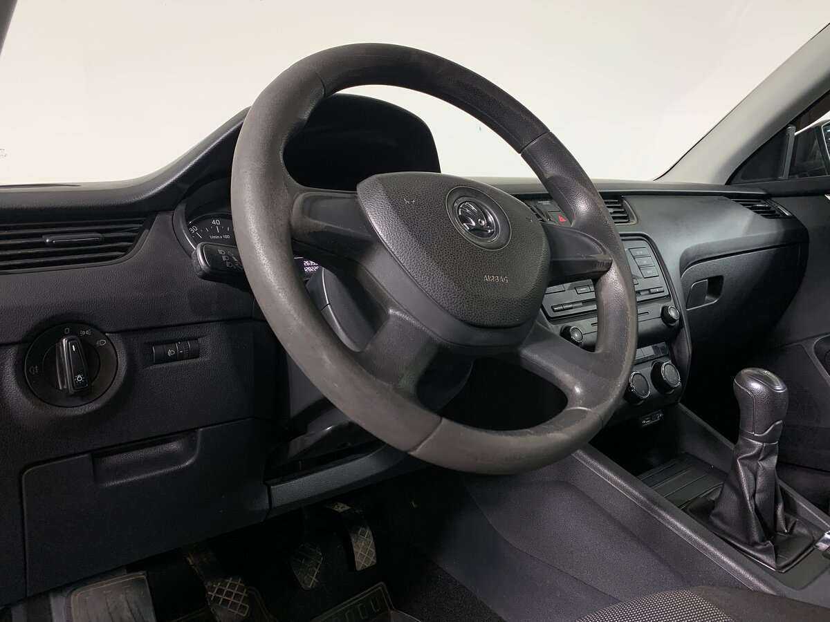 Б/У Шкода Октавия 2014 года. Фото: #8