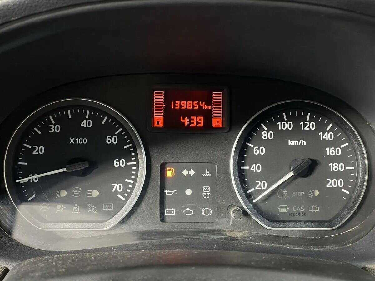 Б/У Рено Логан 2012 года. Фото: #10