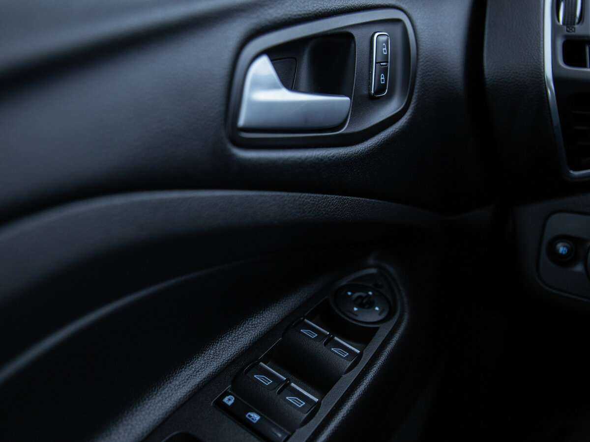 Б/У Форд Куга 2015 года. Фото: #14