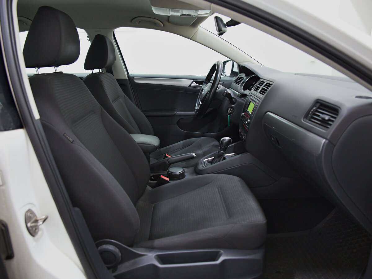 Б/У Фольксваген Джетта 2015 года. Фото: #4