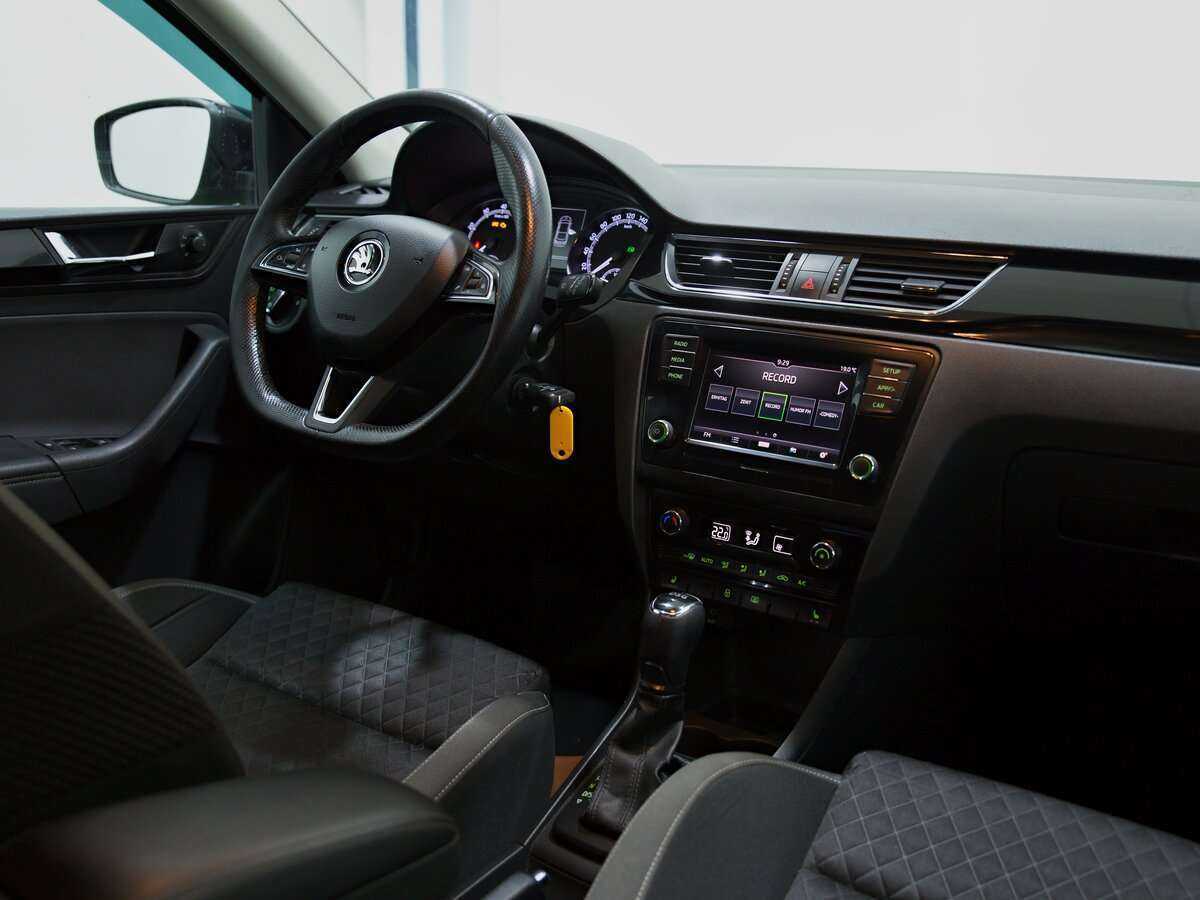 Б/У Шкода Рапид 2017 года. Фото: #5