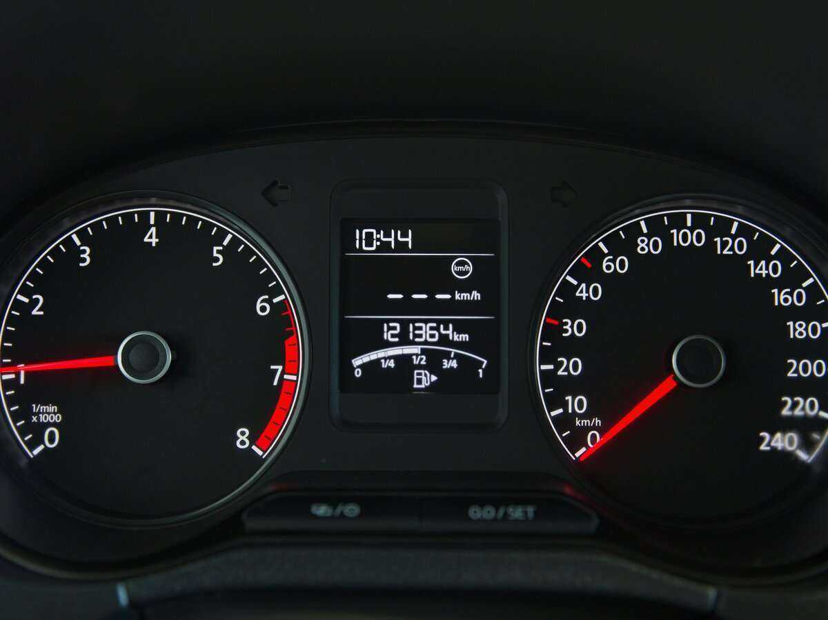 Б/У Фольксваген Поло 2016 года. Фото: #2