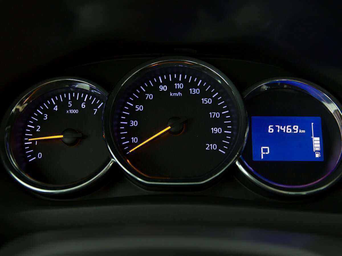 Б/У Рено Логан 2015 года. Фото: #10