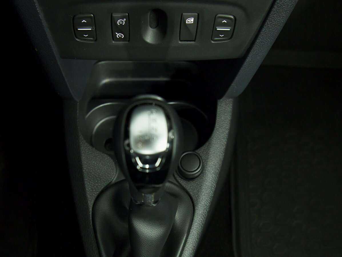 Б/У Рено Логан 2015 года. Фото: #13