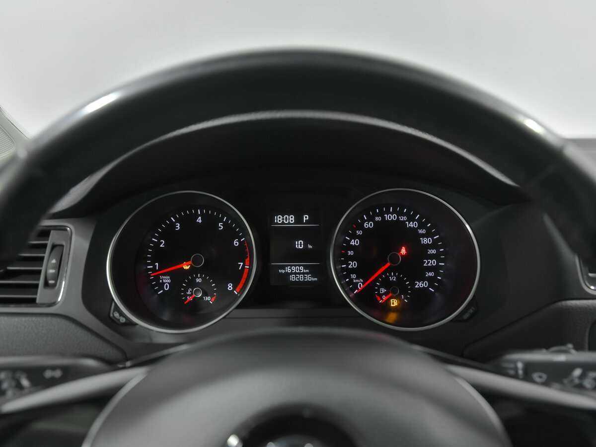 Б/У Фольксваген Джетта 2016 года. Фото: #4