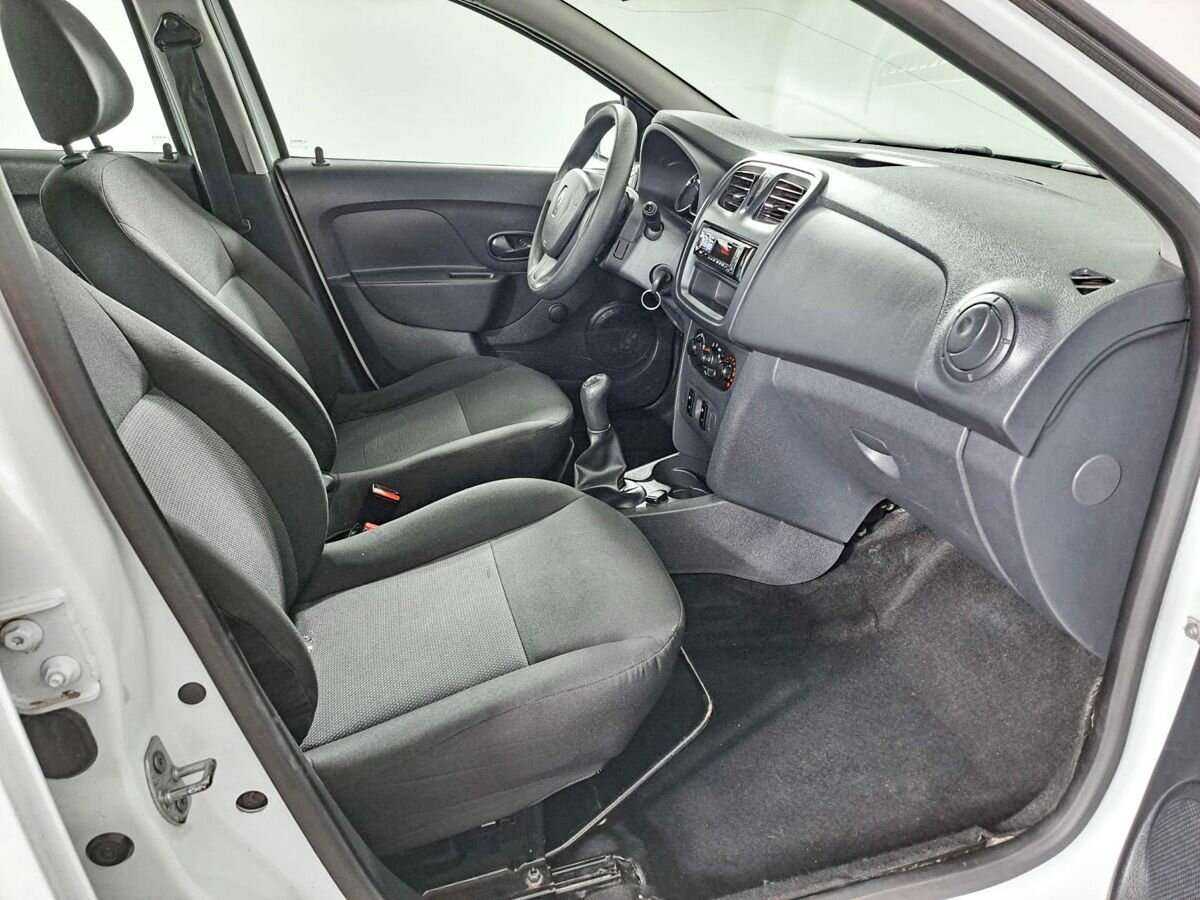 Б/У Рено Логан 2016 года. Фото: #10