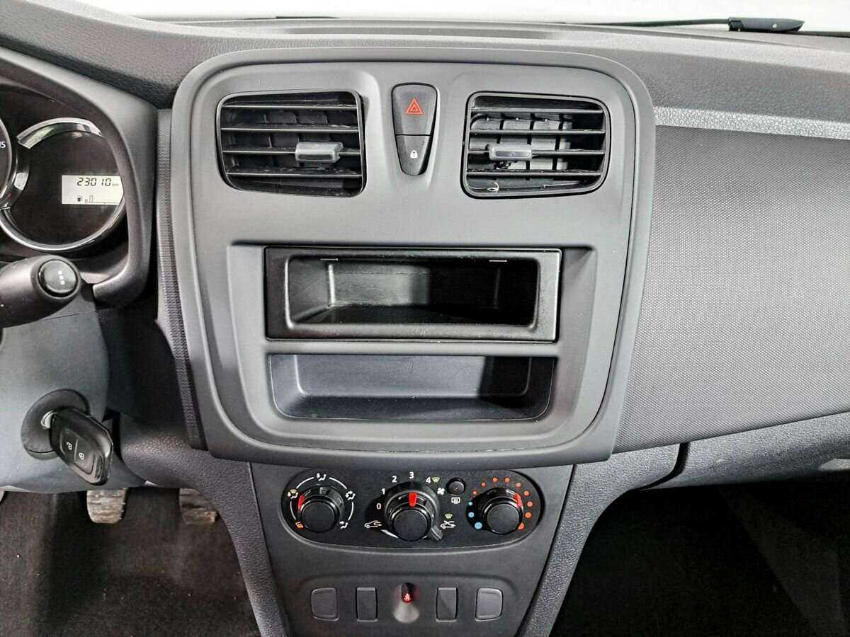 Б/У Рено Логан 2019 года. Фото: #12