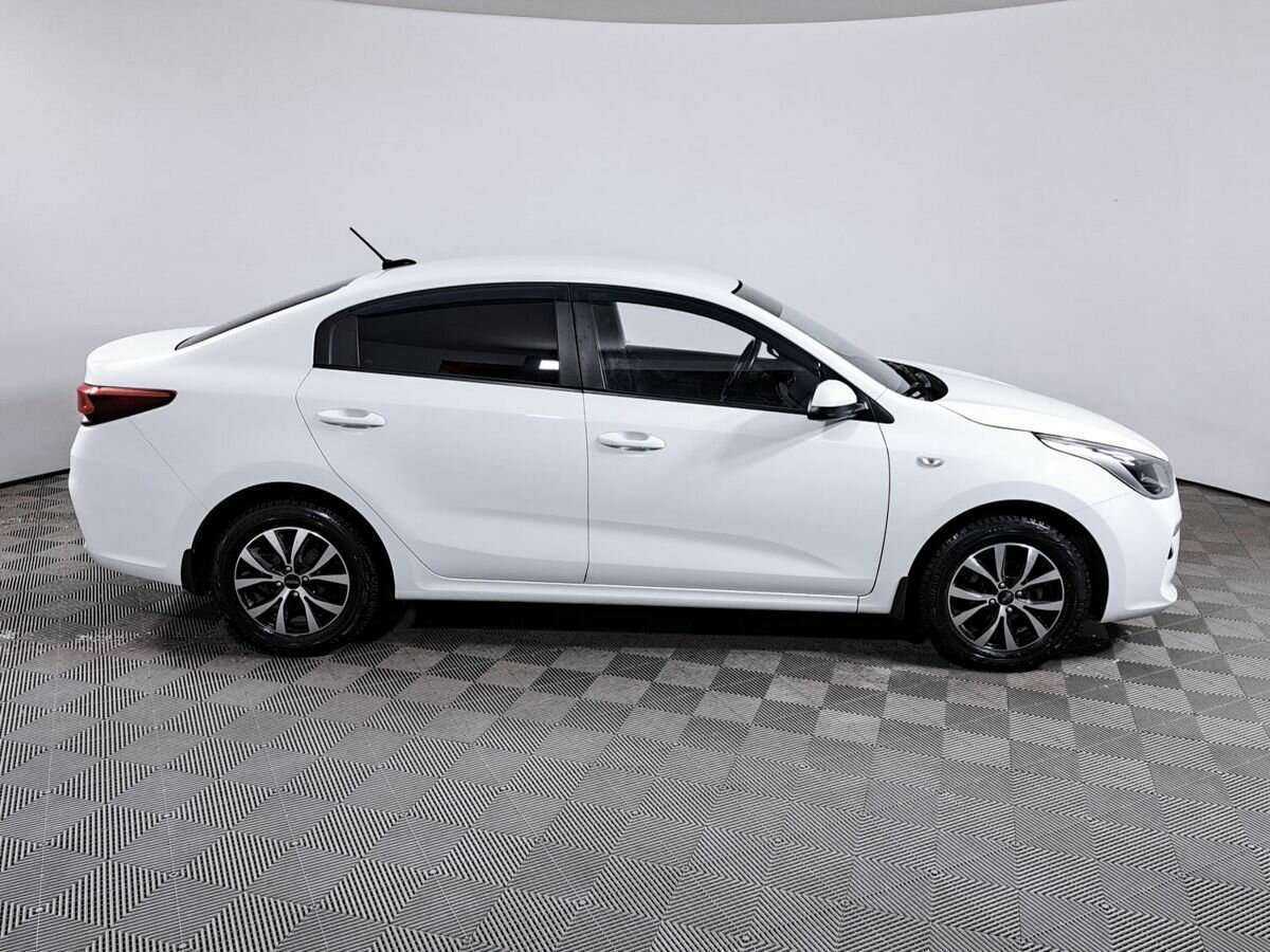 Б/У Киа Рио 2017 года. Фото: #3