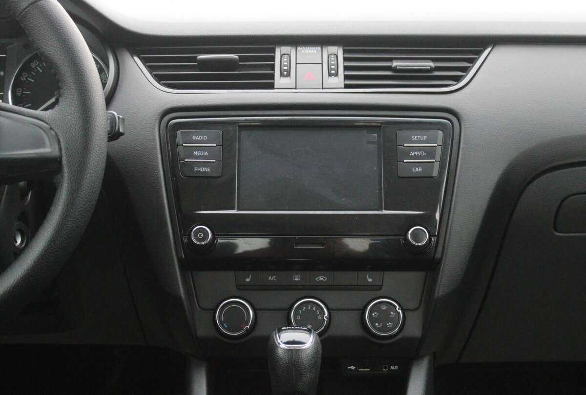 Б/У Шкода Октавия 2017 года. Фото: #11