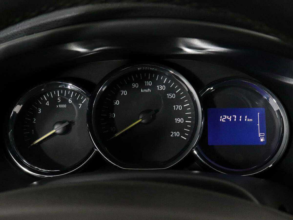 Б/У Рено Сандеро 2015 года. Фото: #8