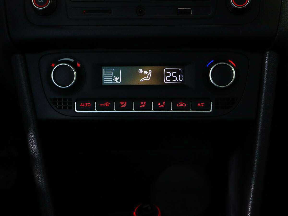 Б/У Фольксваген Поло 2016 года. Фото: #12