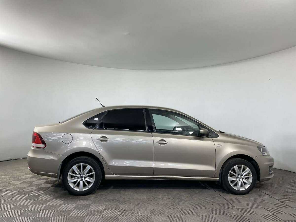 Б/У Фольксваген Поло 2015 года. Фото: #2