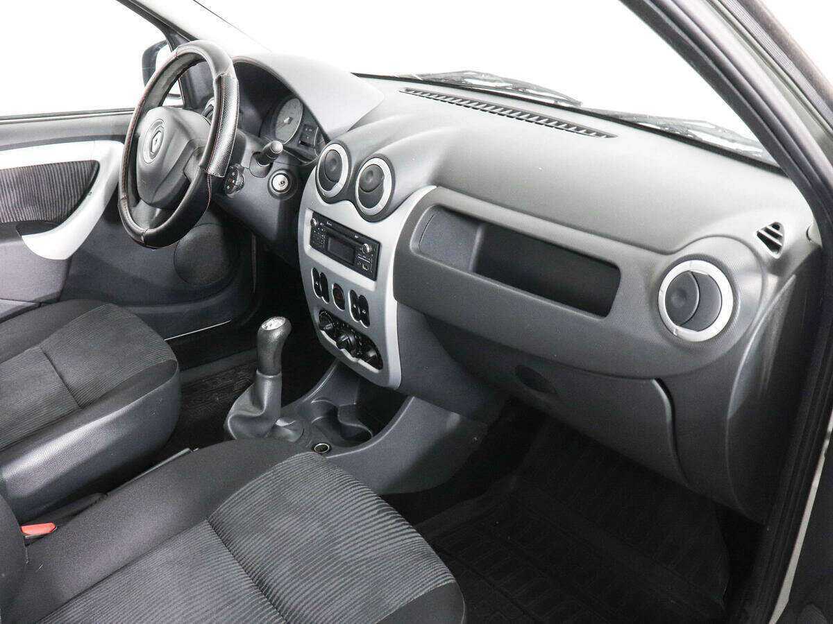 Б/У Рено Логан 2012 года. Фото: #9