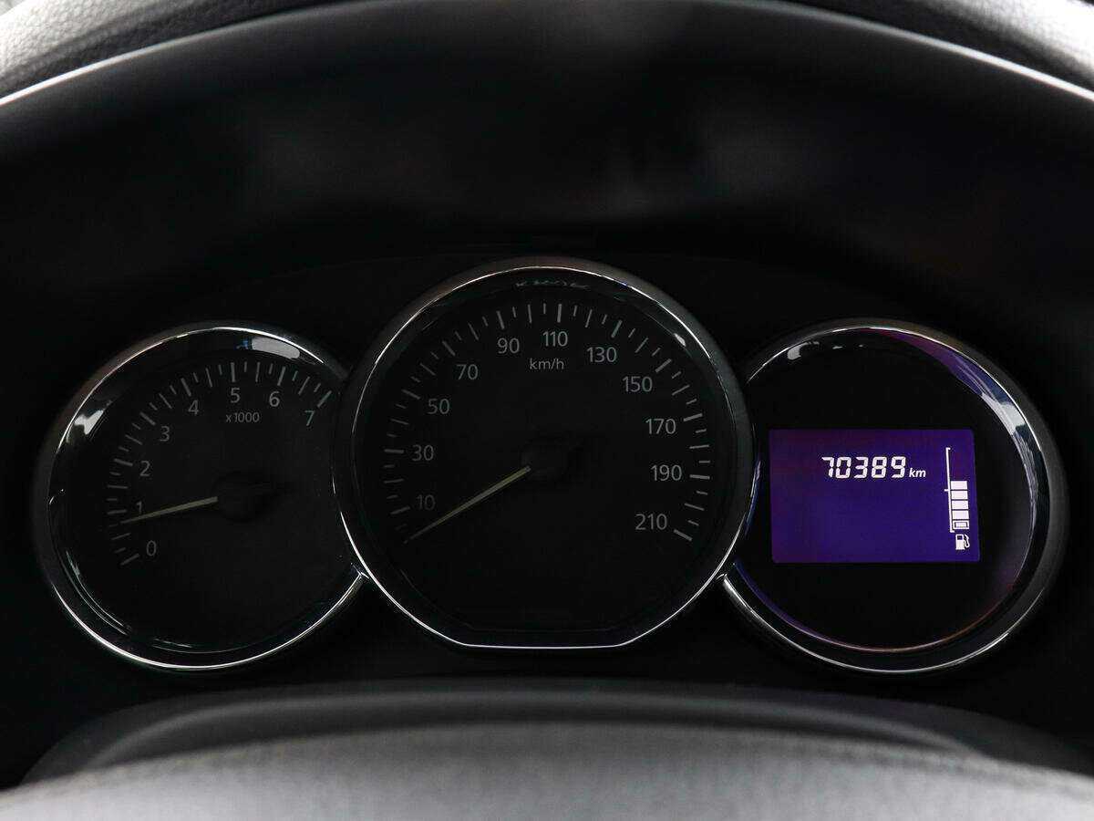 Б/У Рено Логан 2017 года. Фото: #10