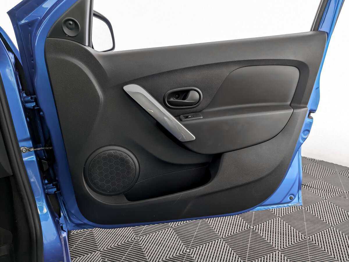 Б/У Рено Логан 2017 года. Фото: #19