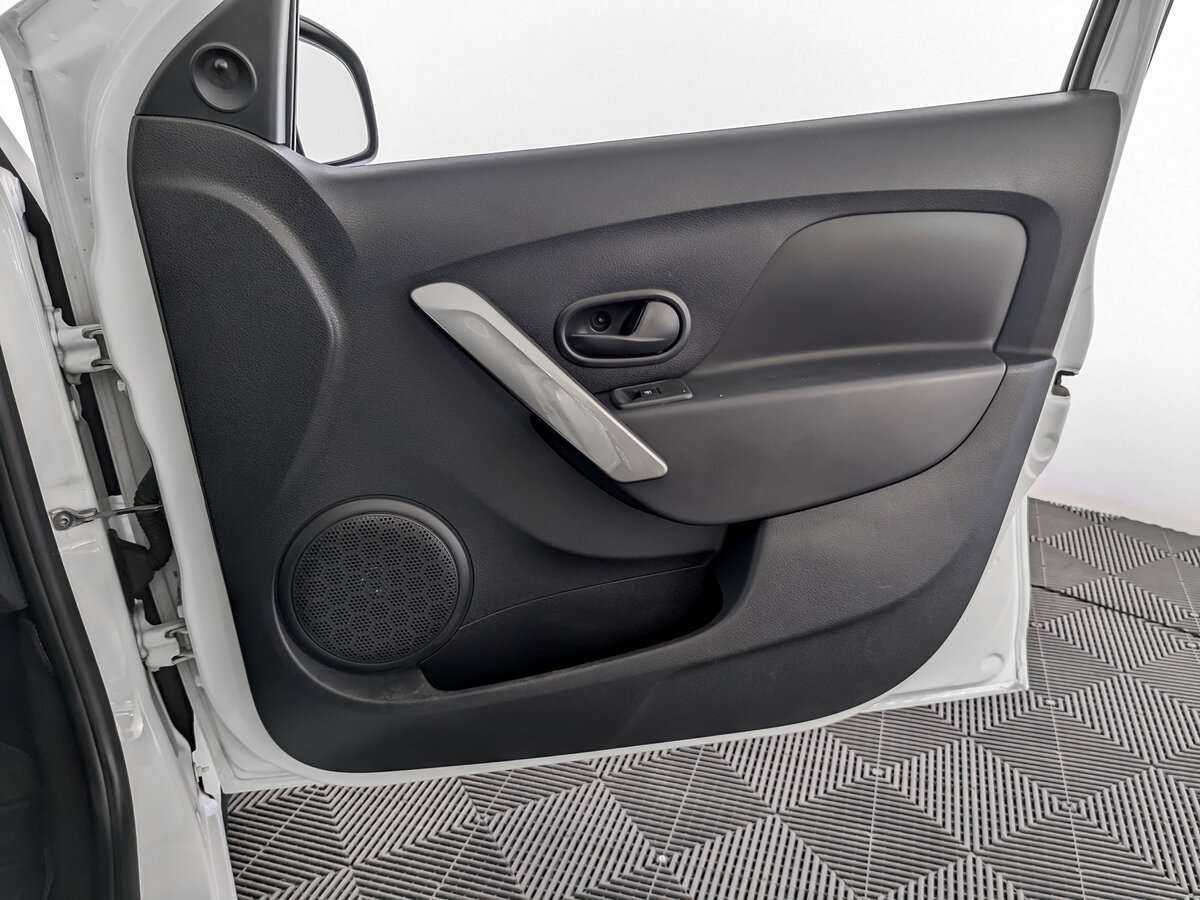 Б/У Рено Сандеро 2016 года. Фото: #16