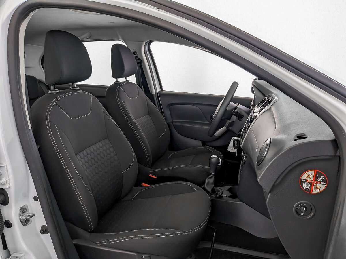 Б/У Рено Логан 2017 года. Фото: #18