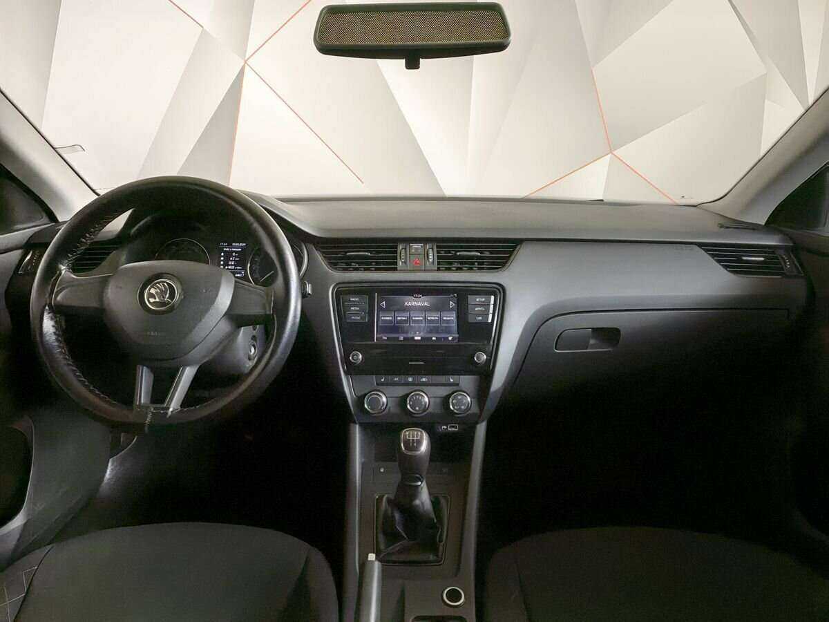 Б/У Шкода Октавия 2019 года. Фото: #9