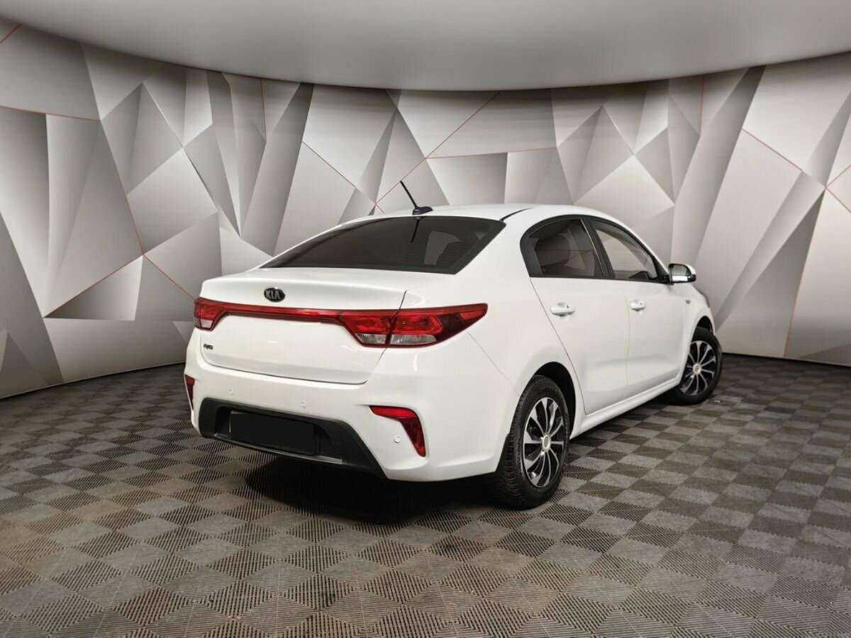 Б/У Киа Рио 2017 года. Фото: #1