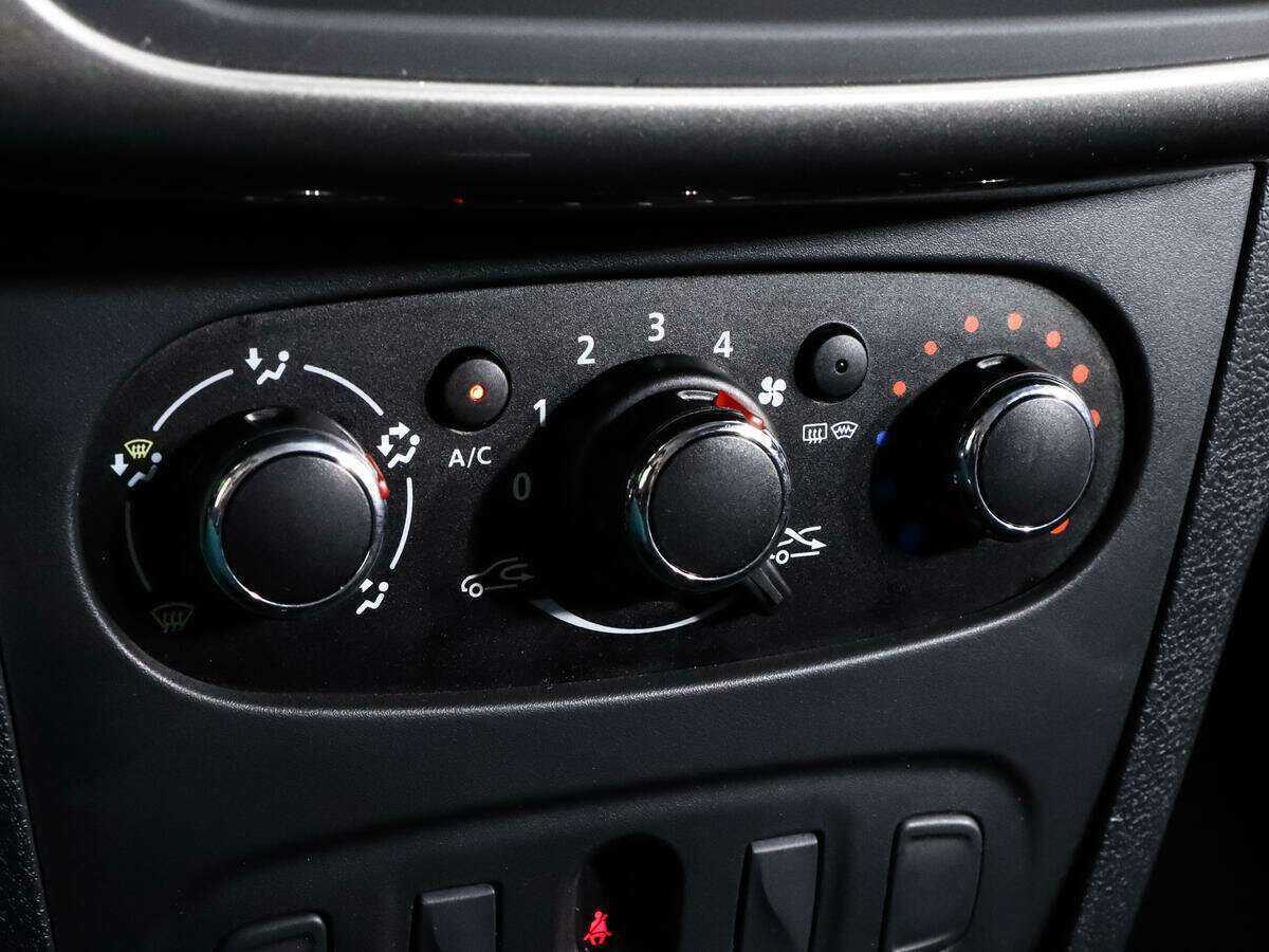 Б/У Рено Логан 2022 года. Фото: #11