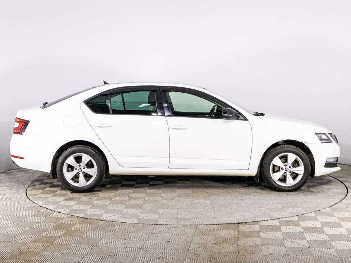 Б/У Шкода Октавия 2019 года. Фото: #3