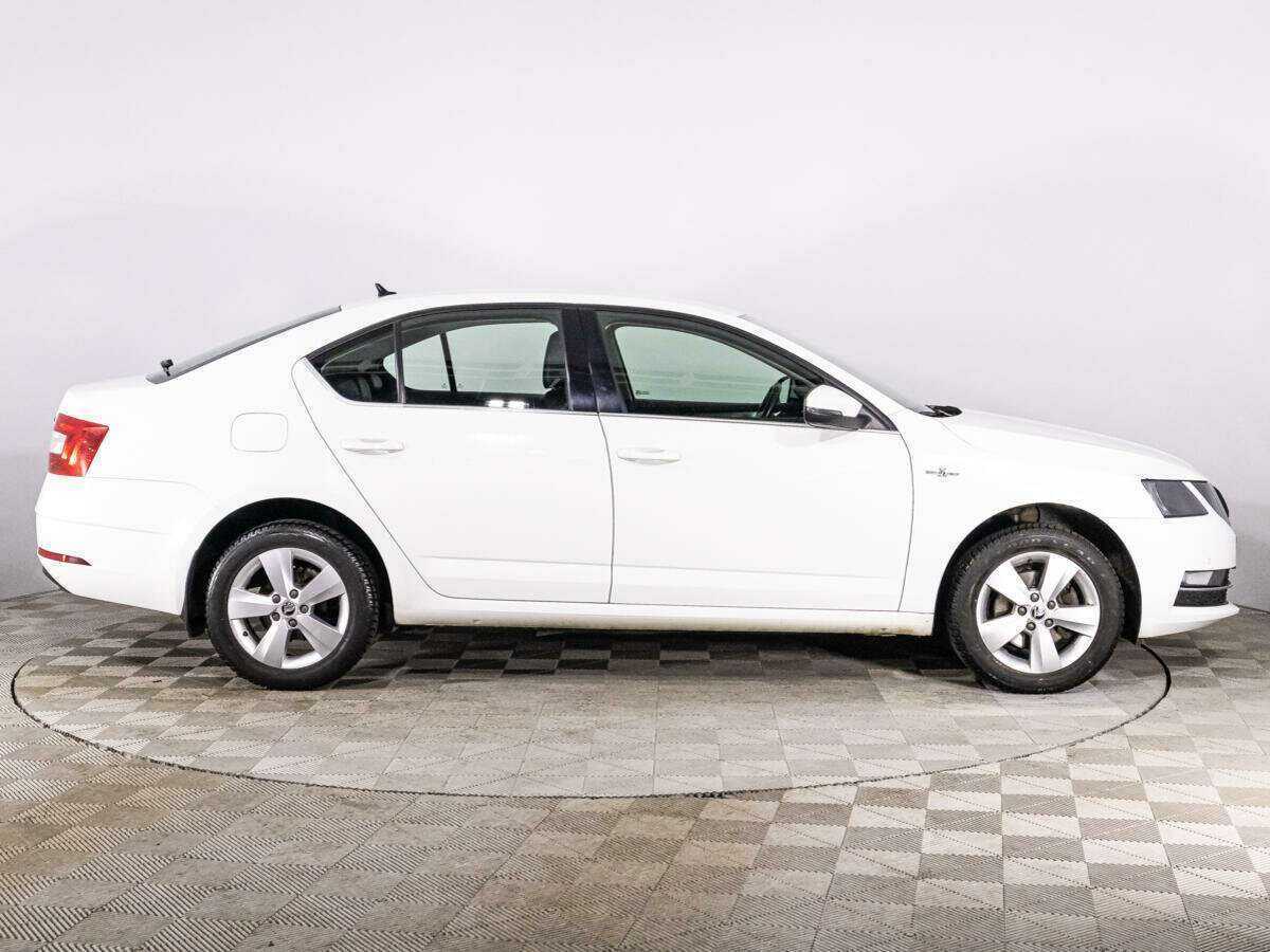 Б/У Шкода Октавия 2019 года. Фото: #3