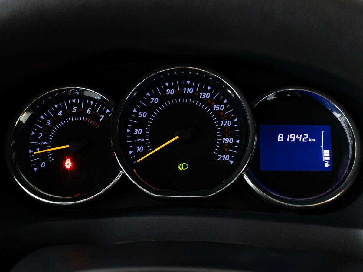 Б/У Рено Сандеро 2015 года. Фото: #11