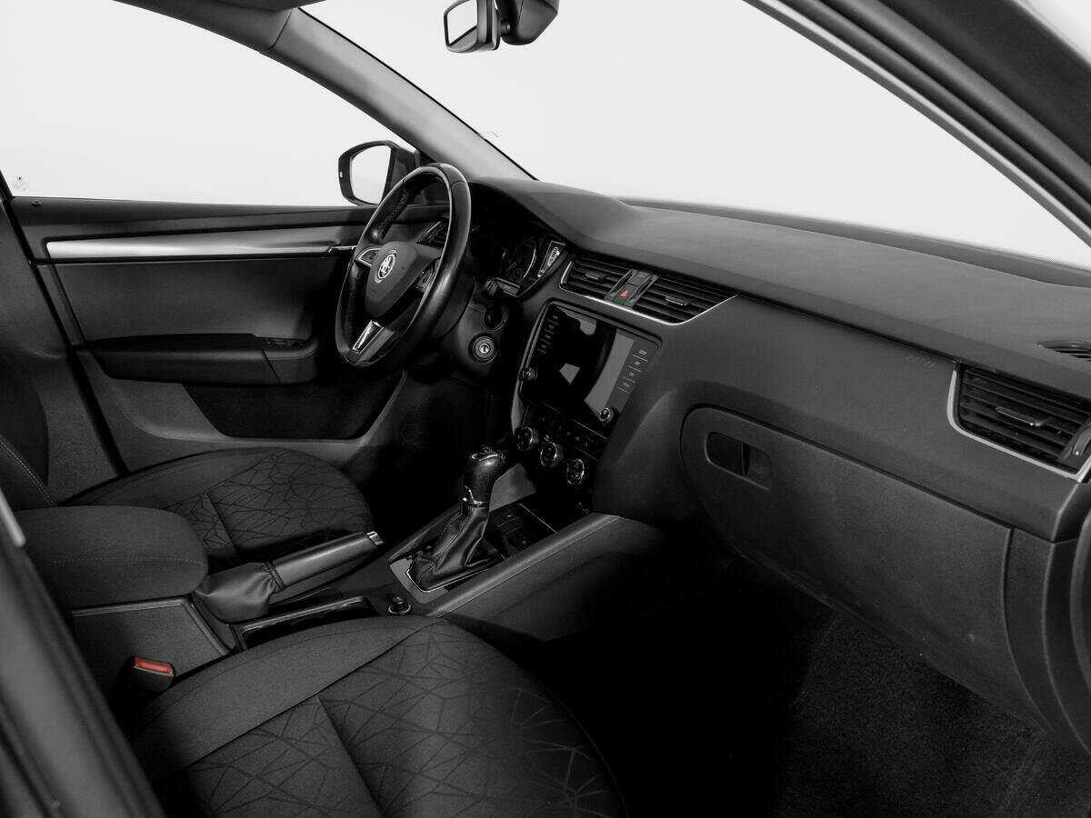 Б/У Шкода Октавия 2018 года. Фото: #8