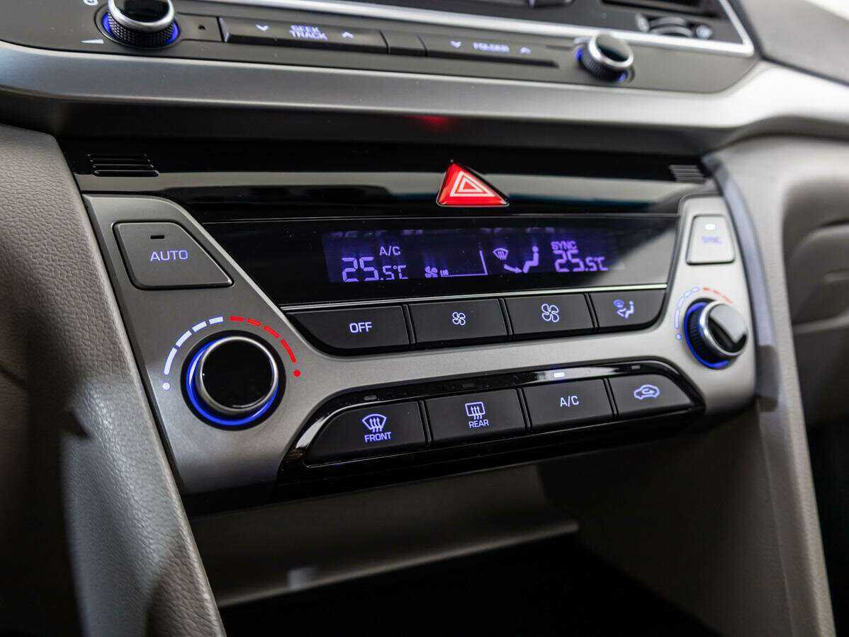 Б/У Хендай Елантра 2018 года. Фото: #13