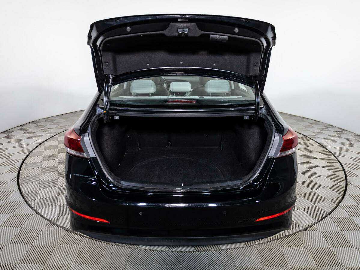 Б/У Хендай Елантра 2018 года. Фото: #17