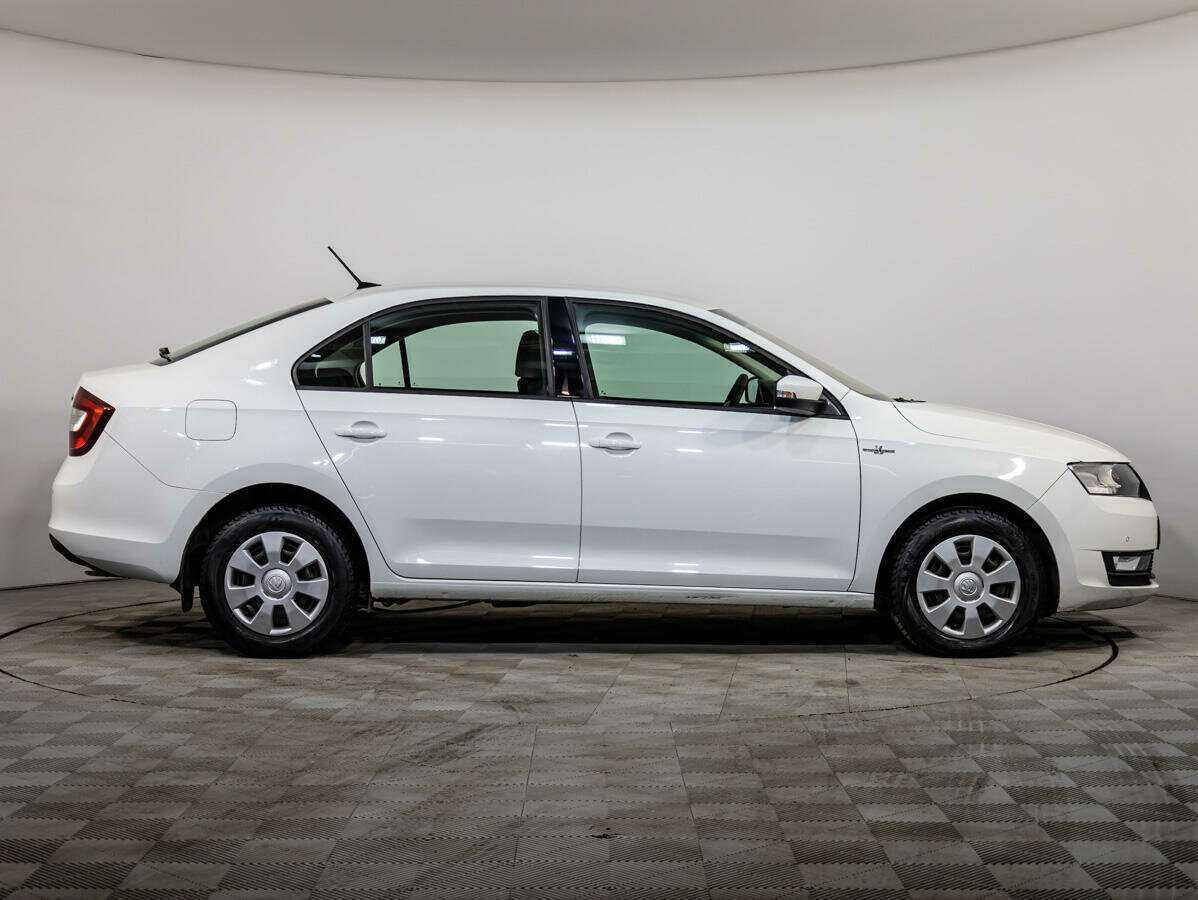 Б/У Шкода Рапид 2018 года. Фото: #2