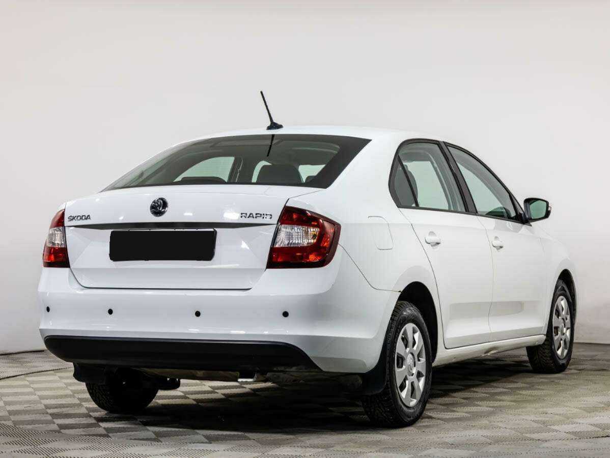 Б/У Шкода Рапид 2017 года. Фото: #3