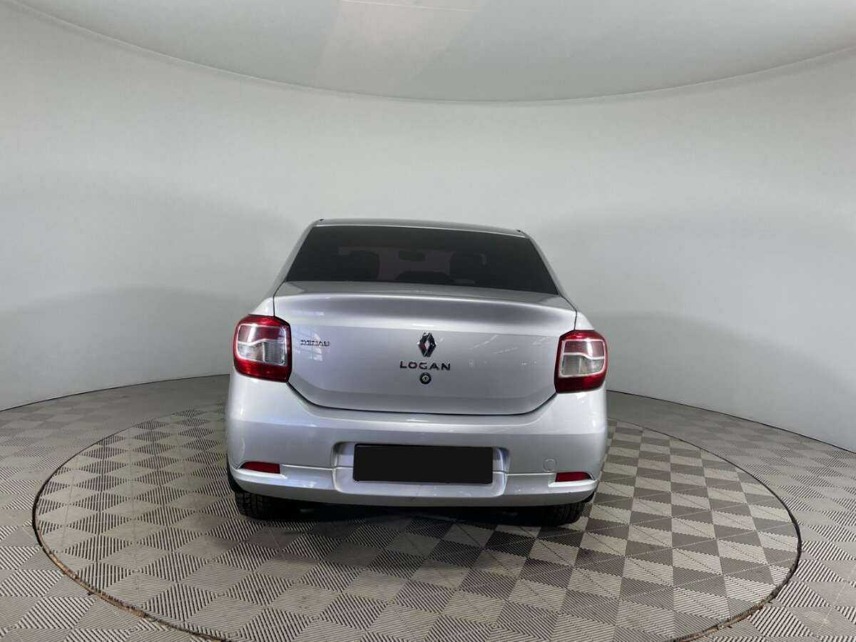 Б/У Рено Логан 2015 года. Фото: #4