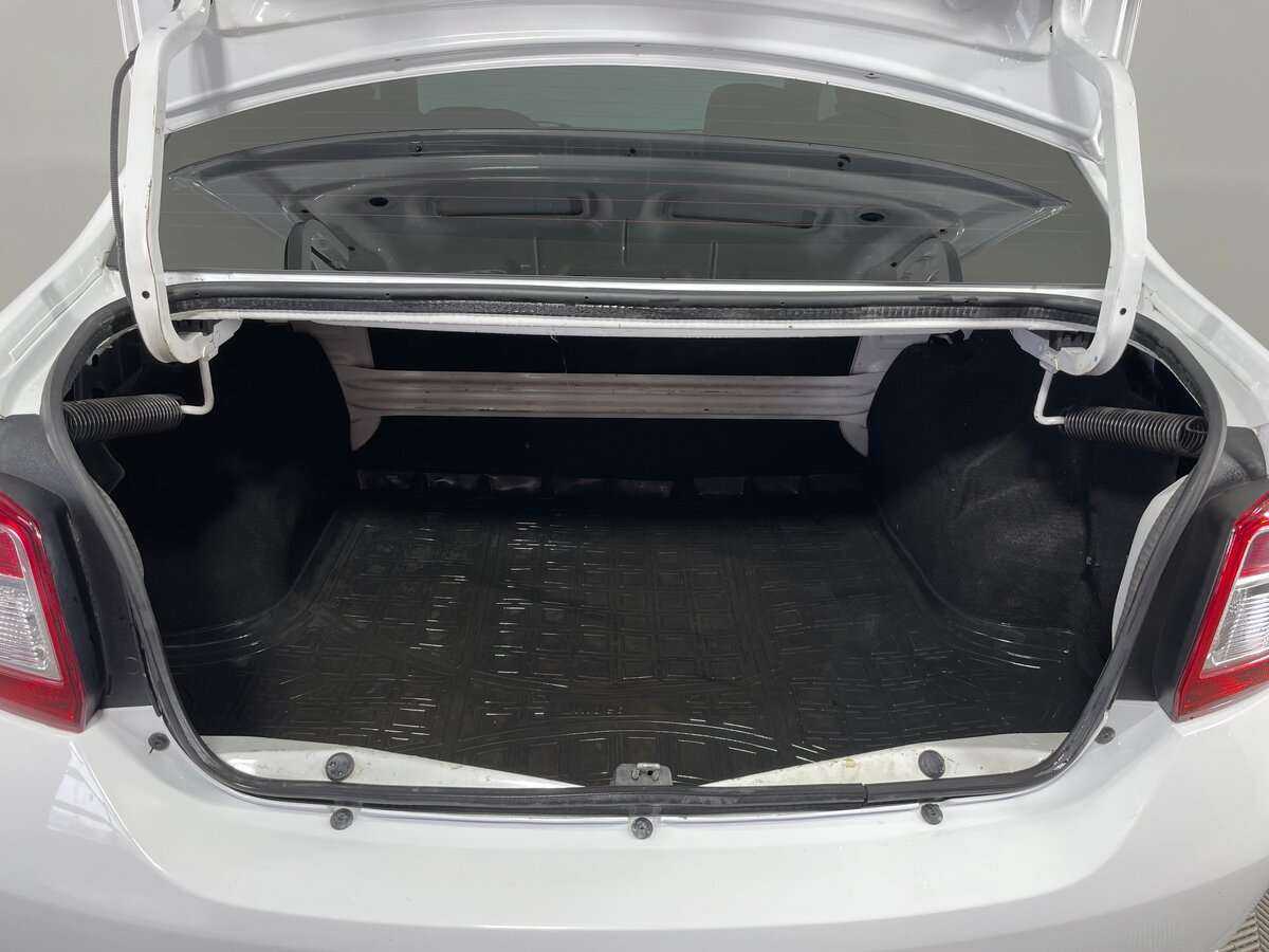 Б/У Рено Логан 2014 года. Фото: #9