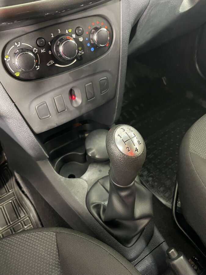 Б/У Рено Логан 2014 года. Фото: #17