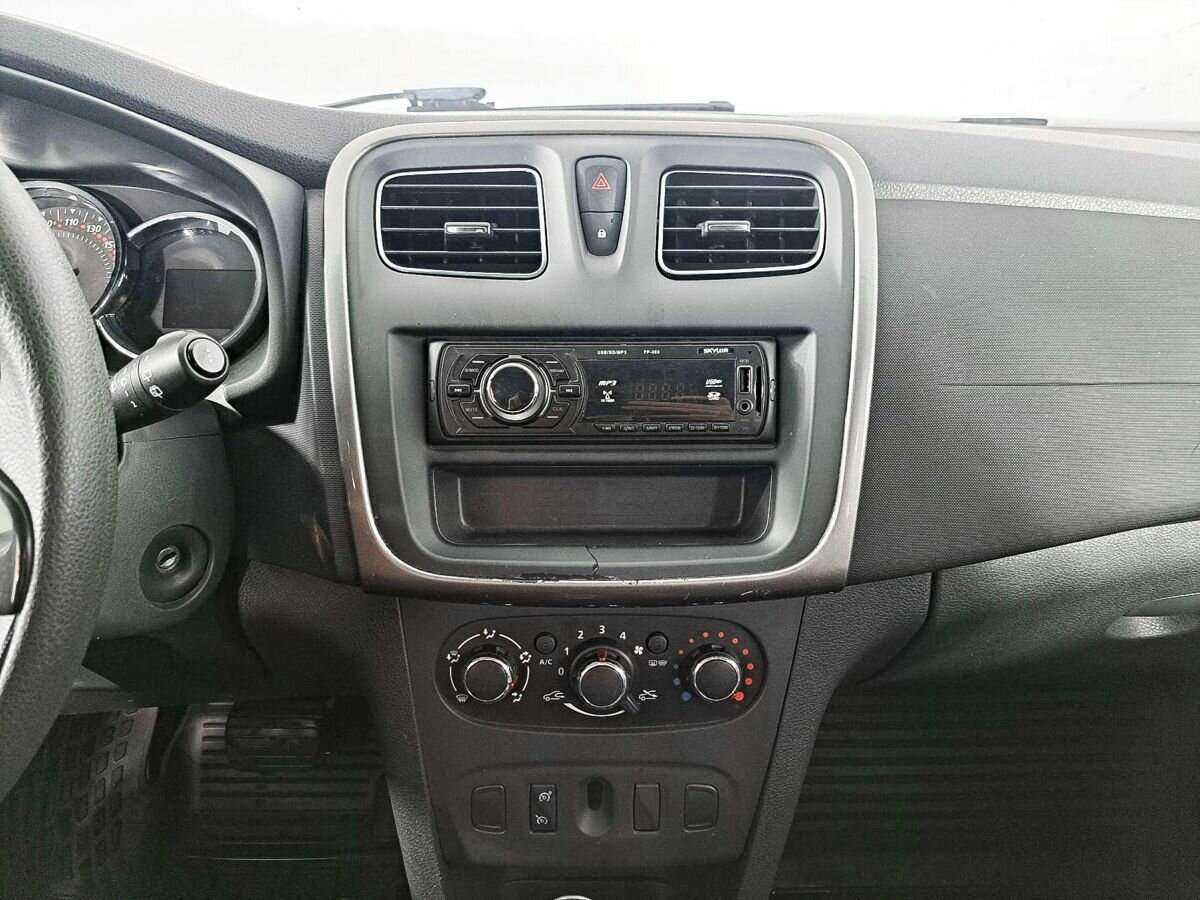 Б/У Рено Сандеро 2016 года. Фото: #11