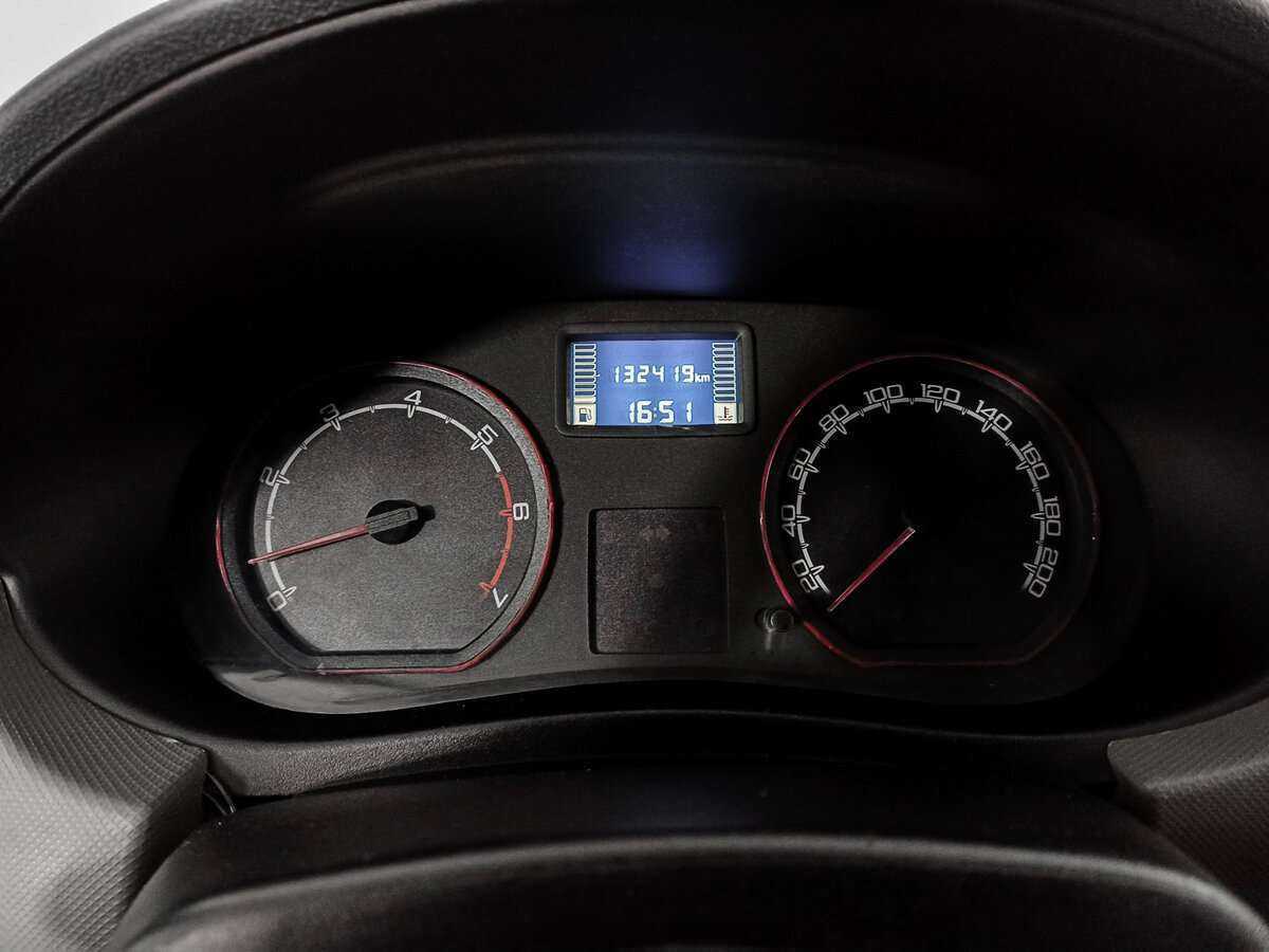 Б/У Рено Логан 2012 года. Фото: #12