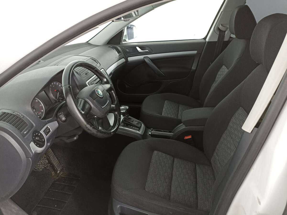 Б/У Шкода Октавия 2012 года. Фото: #15