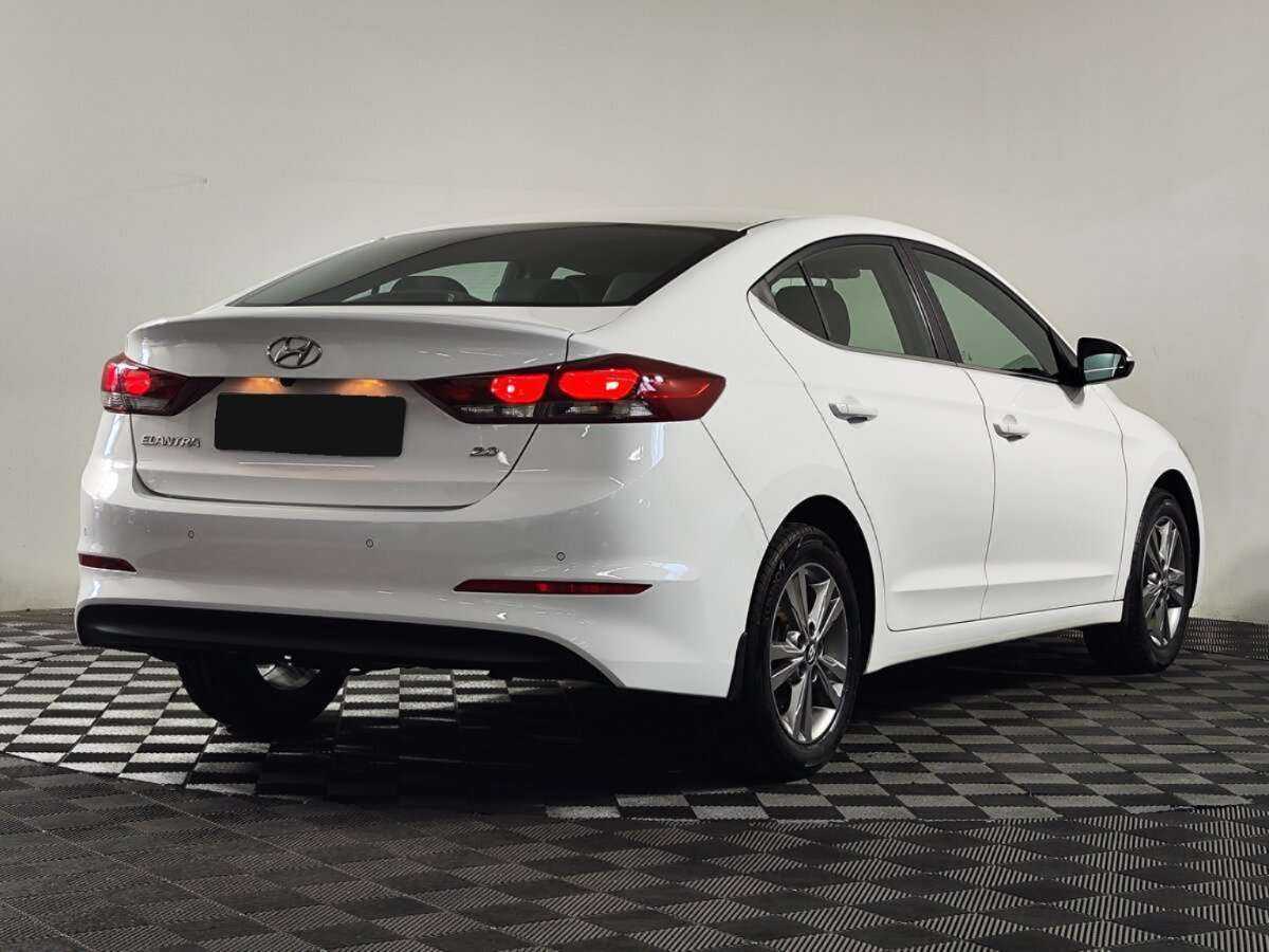 Б/У Хендай Елантра 2016 года. Фото: #2