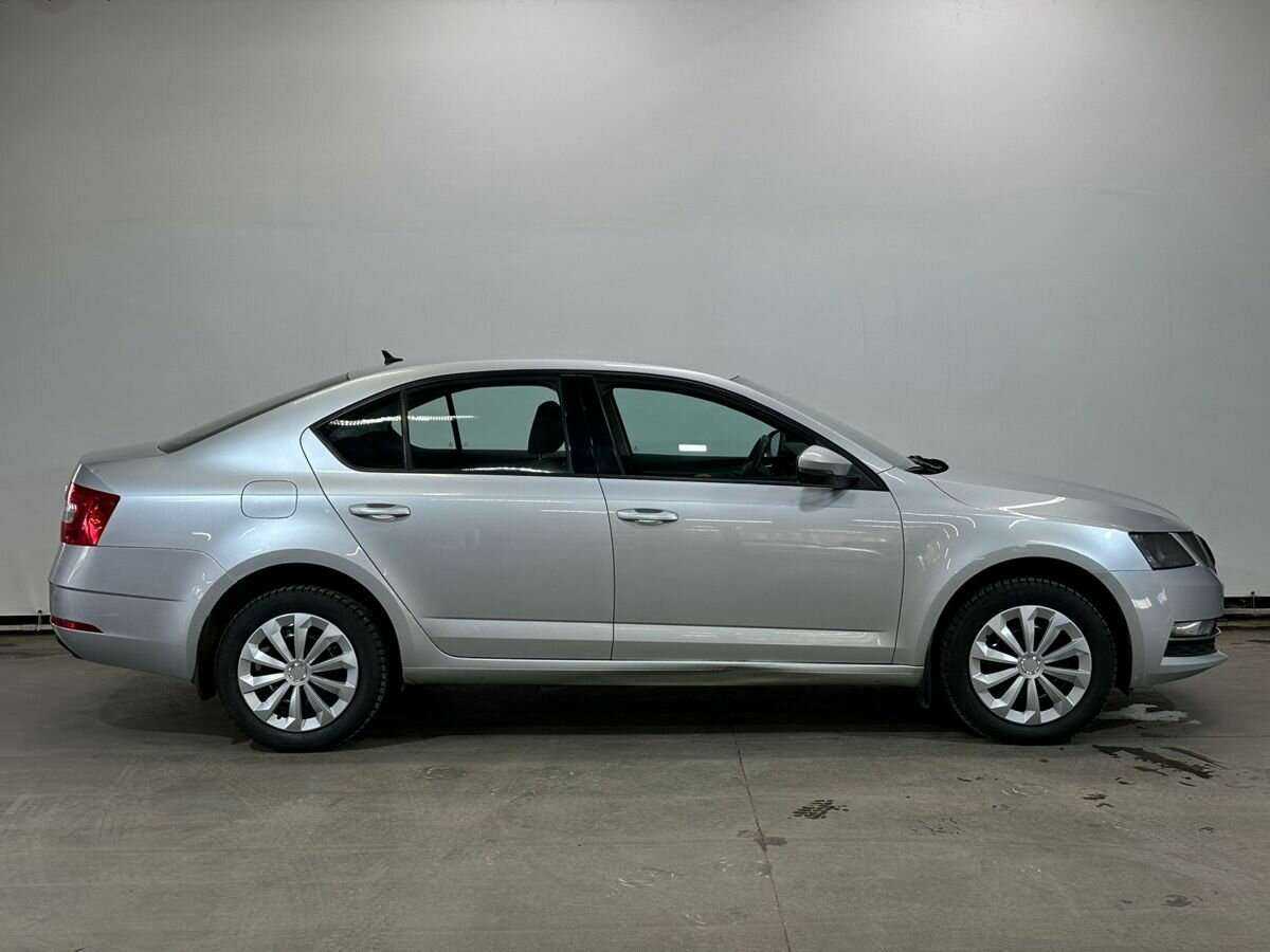 Б/У Шкода Октавия 2018 года. Фото: #3