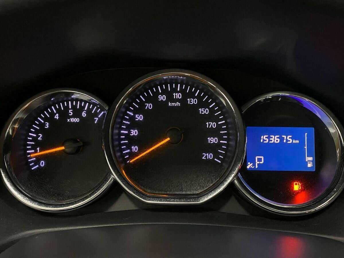 Б/У Рено Логан 2016 года. Фото: #11