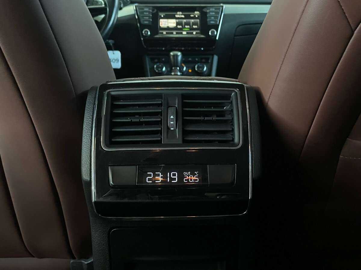 Б/У Шкода Суперб 2015 года. Фото: #17