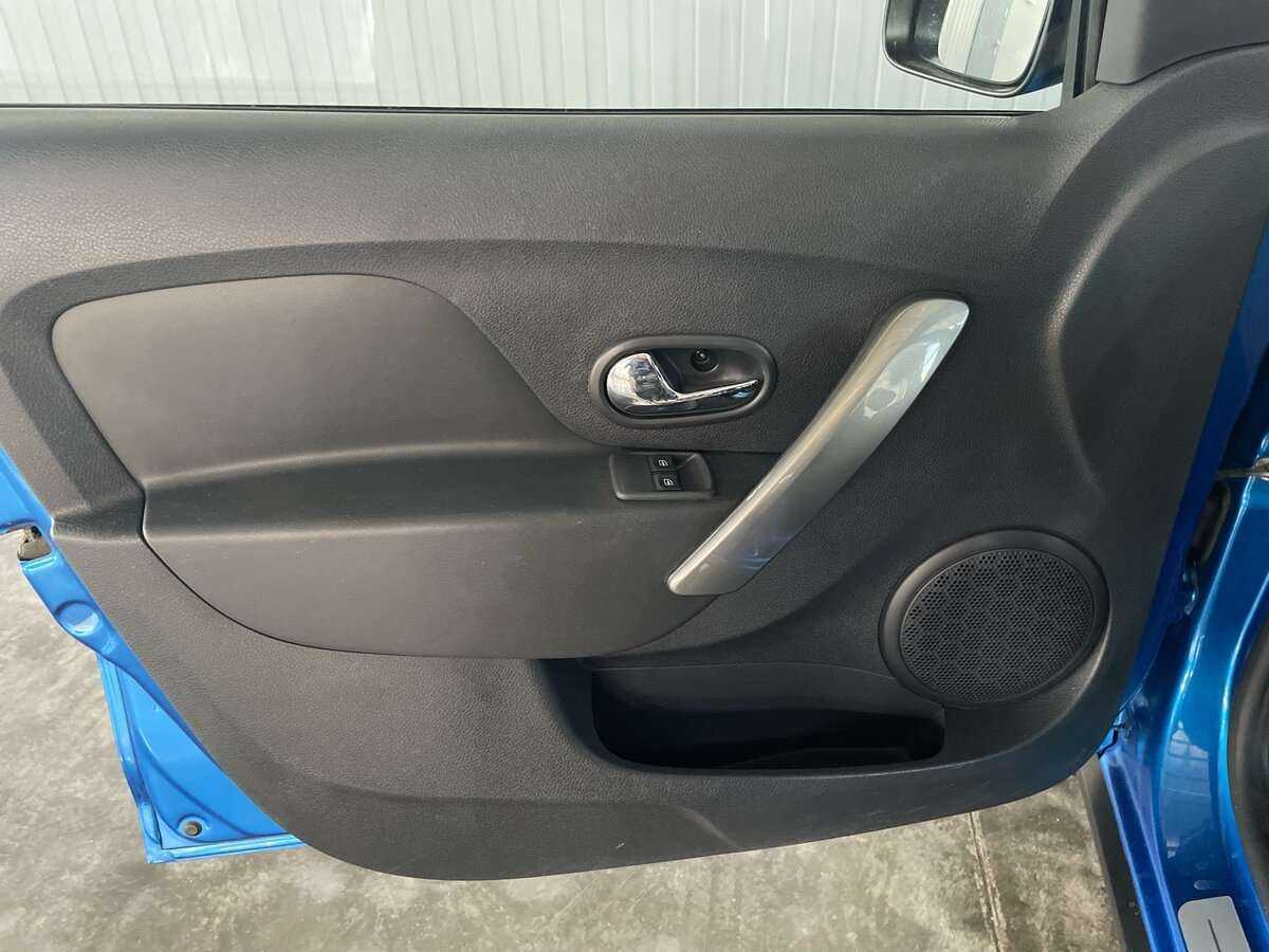 Б/У Рено Сандеро 2018 года. Фото: #15