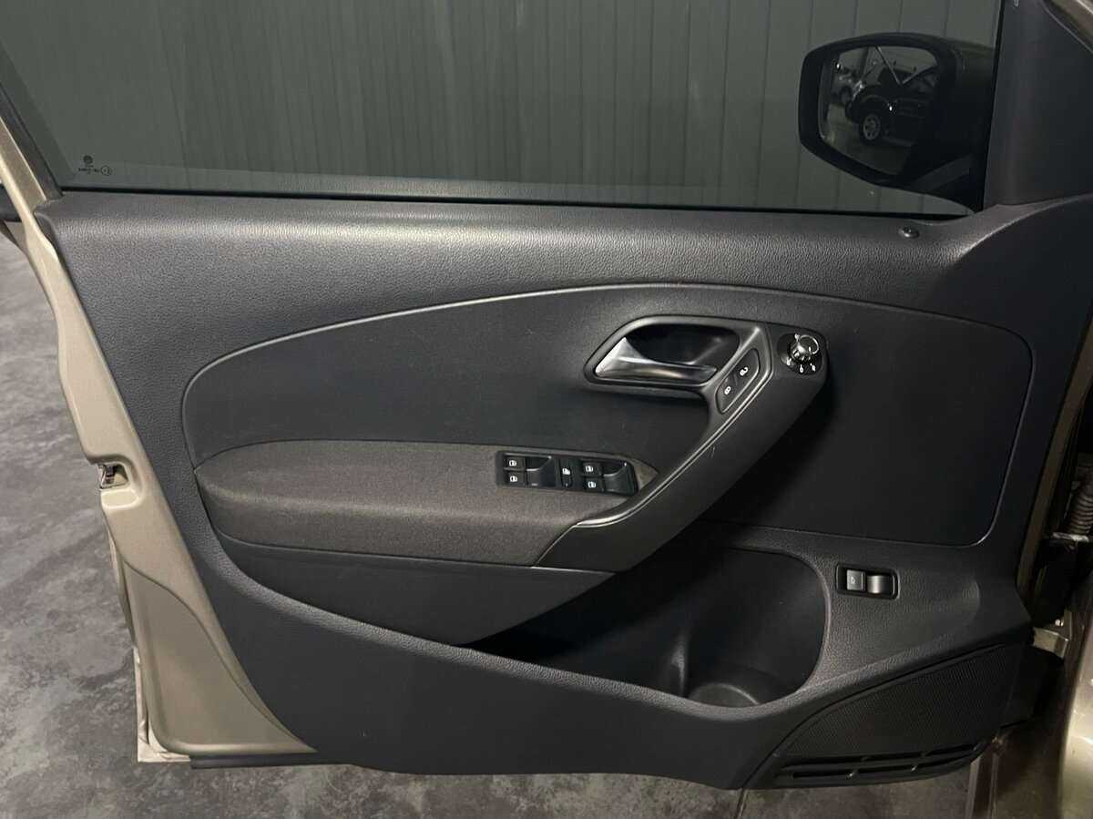 Б/У Фольксваген Поло 2017 года. Фото: #18