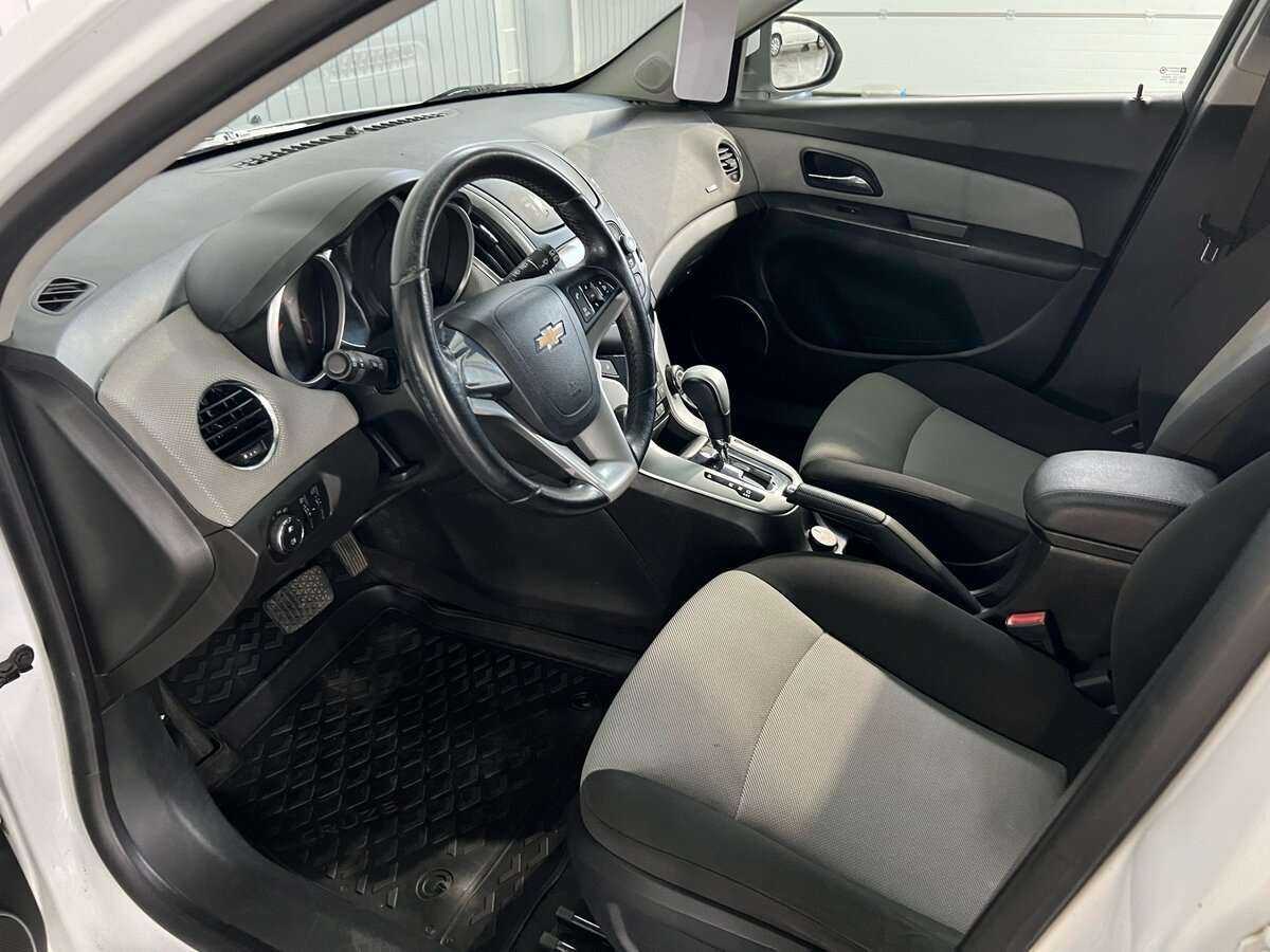 Б/У Шевроле Круз 2013 года. Фото: #9