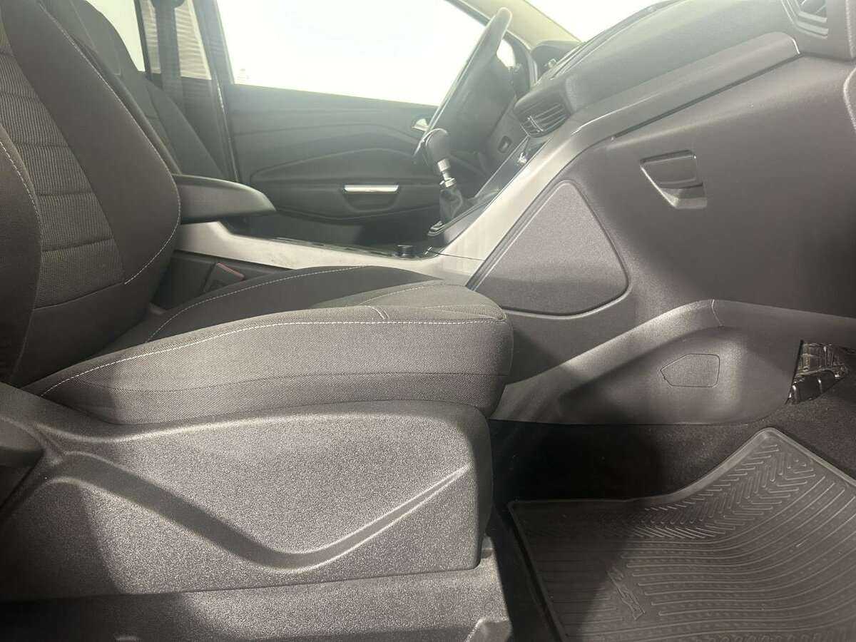 Б/У Форд Куга 2015 года. Фото: #13