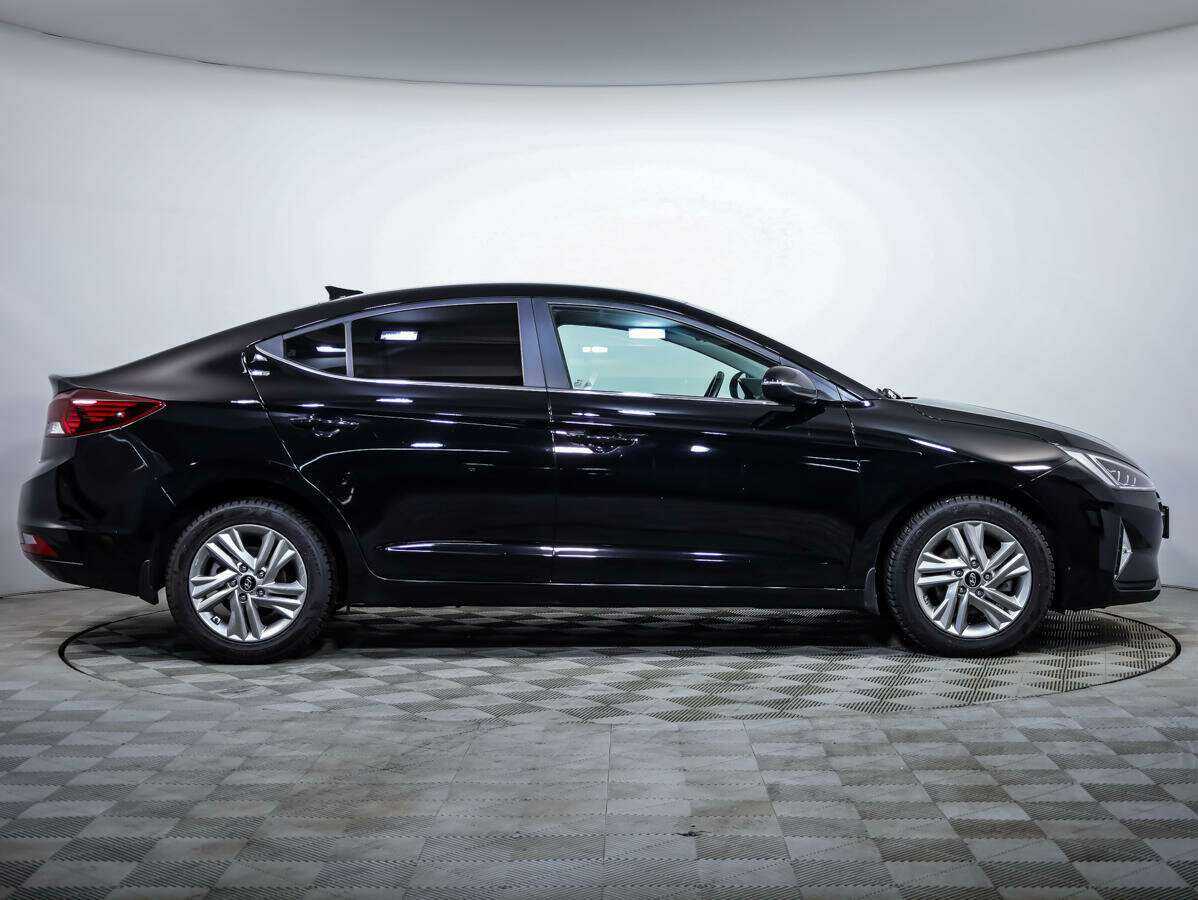 Б/У Хендай Елантра 2019 года. Фото: #2